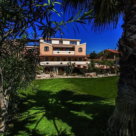 Hotel Raffael Putzu Idu