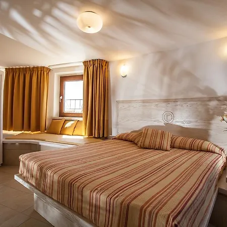 Hotel Raffael Putzu Idu