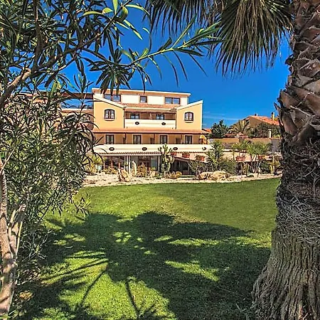 Hotel Raffael Putzu Idu