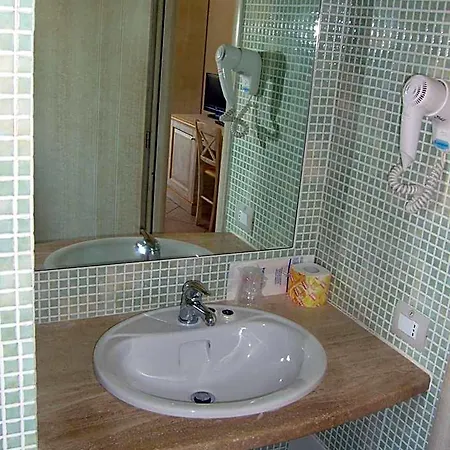 Raffael Hotel Putzu Idu