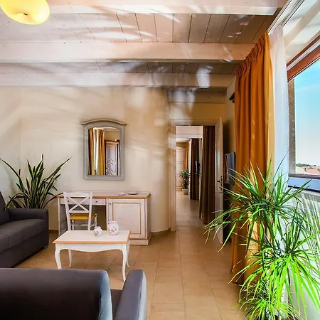 Hotell Raffael Phg 4*