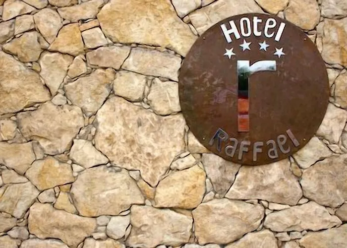 Raffael Phg Hotel Putzu Idu
